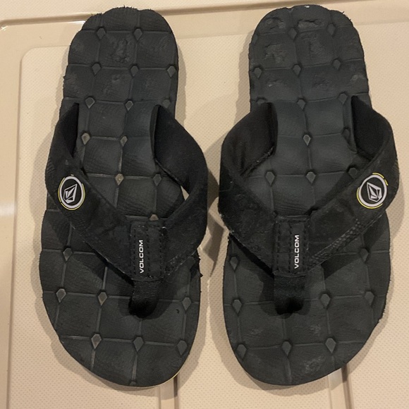 Volcom Black Sandals - Picture 1 of 3